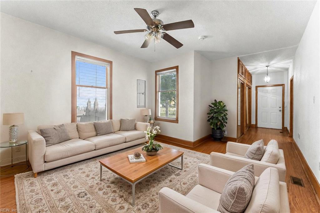 Photo of 254 Maryland Avenue, Portsmouth, VA 23707 (MLS # 10651865)