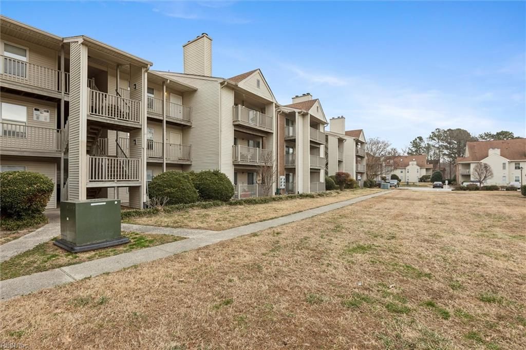 Photo of 508 Thorncliff Drive #303, Newport News, VA 23608 (MLS # 10616680)