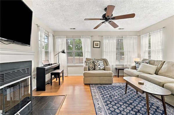 1013 VILLAS CT, VIRGINIA BEACH, VA 23456 - Image 4d4a77eb39d61df3addd985706fb8246/3231783575