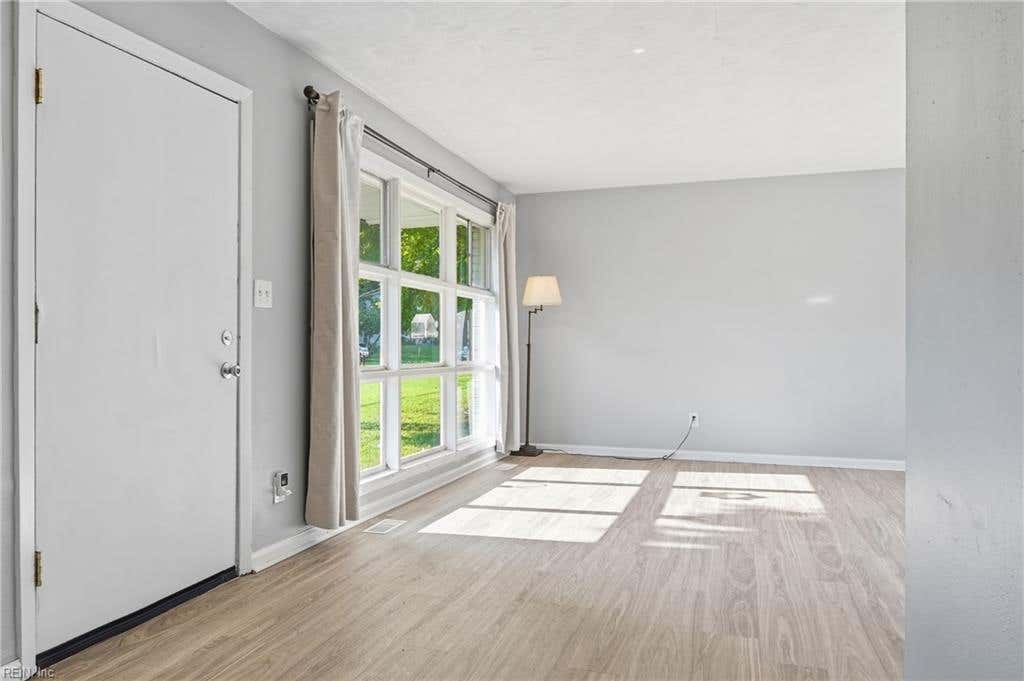 Photo of 513 Cornwall Road, Portsmouth, VA 23701 (MLS # 10649173)