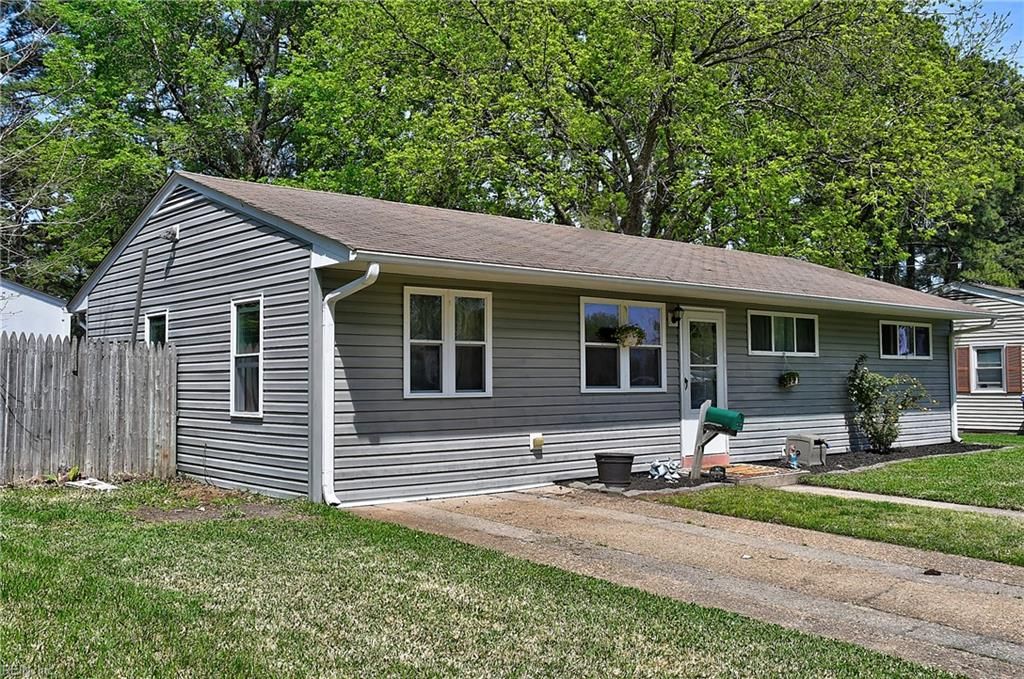 Photo of 418 Gloucester Avenue, Portsmouth, VA 23702 (MLS # 10629827)