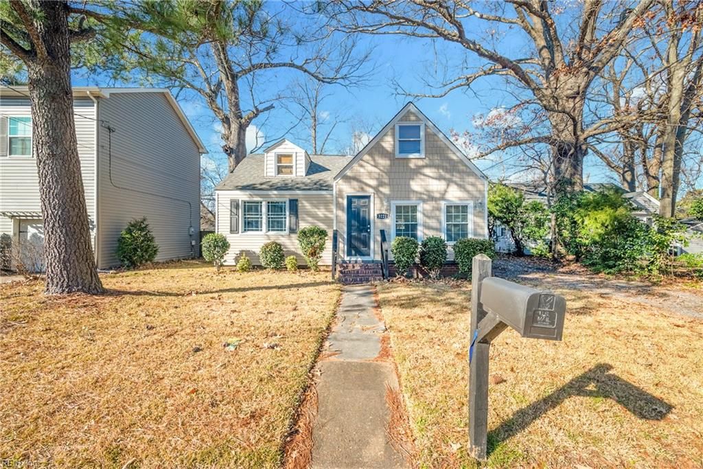 Photo of 3221 Locust Avenue, Norfolk, VA 23513 (MLS # 10617776)