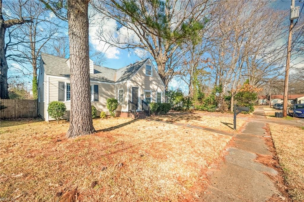 Photo of 3221 Locust Avenue, Norfolk, VA 23513 (MLS # 10617776)