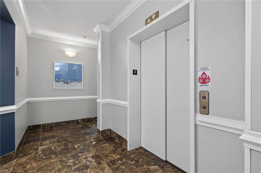 Photo of 3800 Dupont Cir Circle #206, Virginia Beach, VA 23455 (MLS # 10649689)