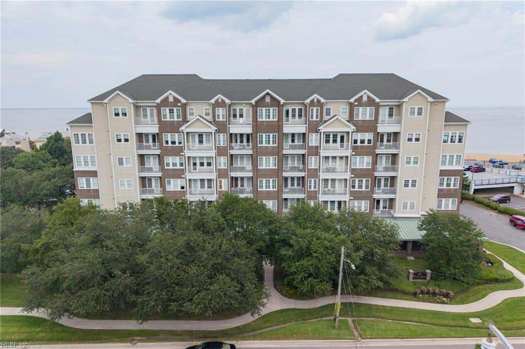 Photo of 3800 Dupont Cir Circle #206, Virginia Beach, VA 23455 (MLS # 10649689)