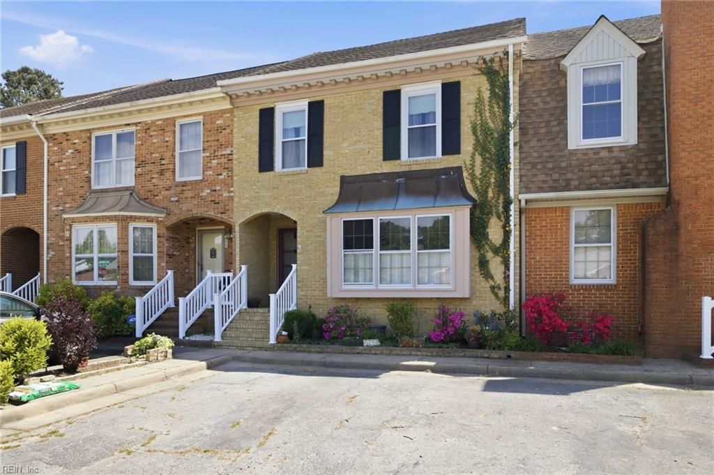 Photo of 654 Lord Dunmore Drive, Virginia Beach, VA 23464 (MLS # 10631544)