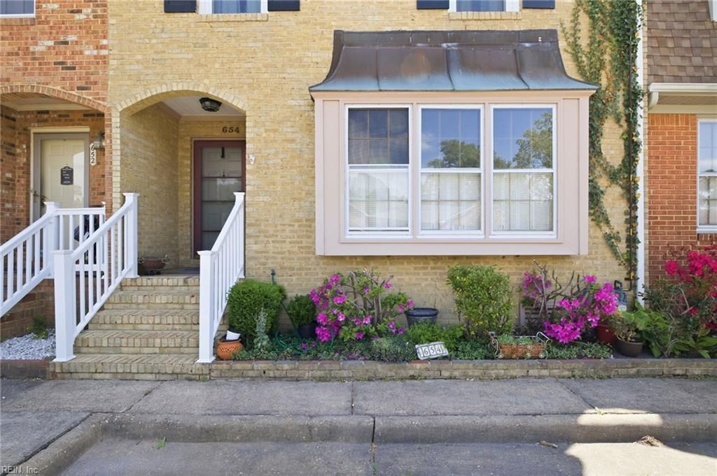 Photo of 654 Lord Dunmore Drive, Virginia Beach, VA 23464 (MLS # 10631544)