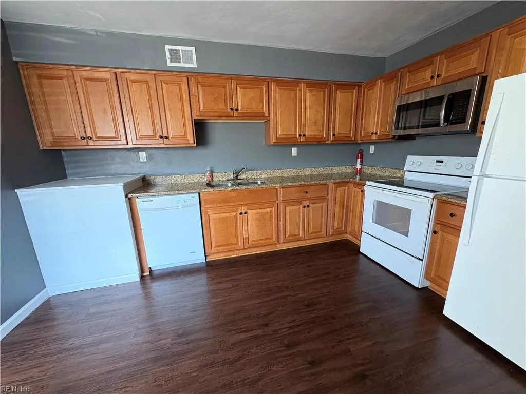 Norfolk, Virginia 23508, United States, 2 Bedrooms Bedrooms, ,1 BathroomBathrooms,Residential,Active,214396