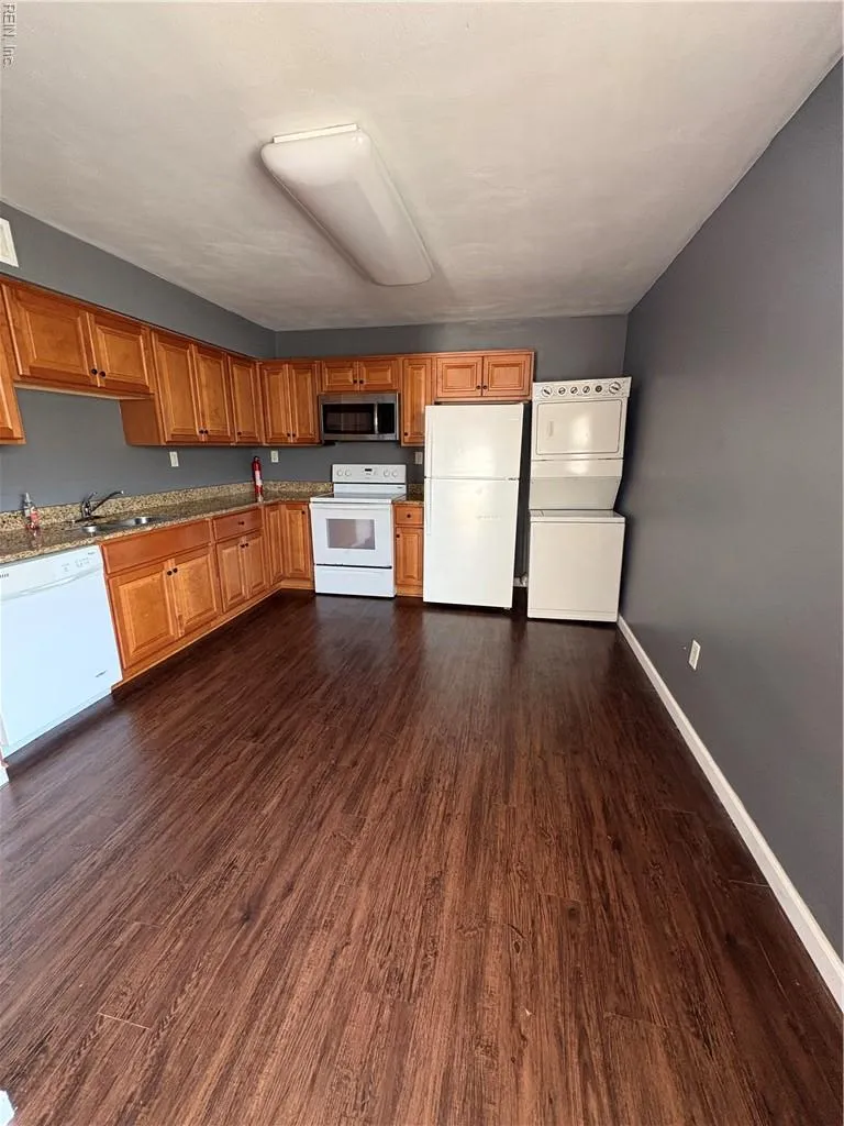 Norfolk, Virginia 23508, United States, 2 Bedrooms Bedrooms, ,1 BathroomBathrooms,Residential,Active,214396