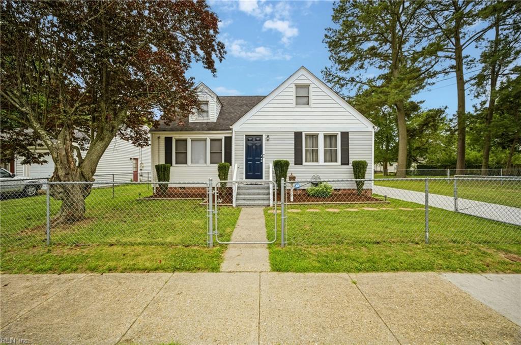 Photo of 2702 Argonne Avenue, Norfolk, VA 23509 (MLS # 10638833)