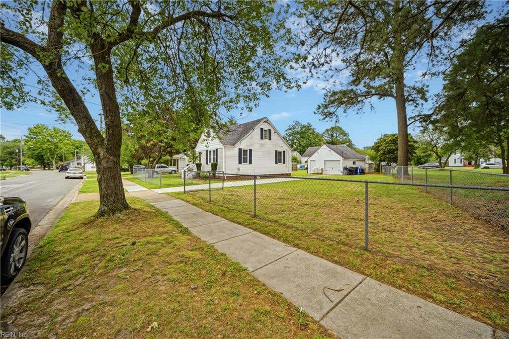 Photo of 2702 Argonne Avenue, Norfolk, VA 23509 (MLS # 10638833)
