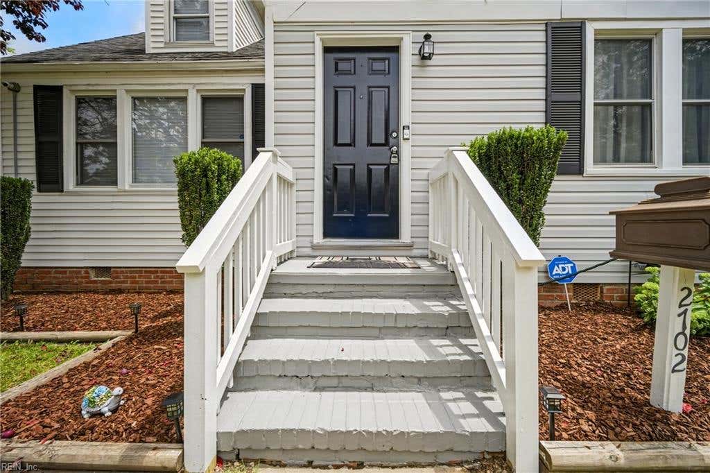 Photo of 2702 Argonne Avenue, Norfolk, VA 23509 (MLS # 10638833)