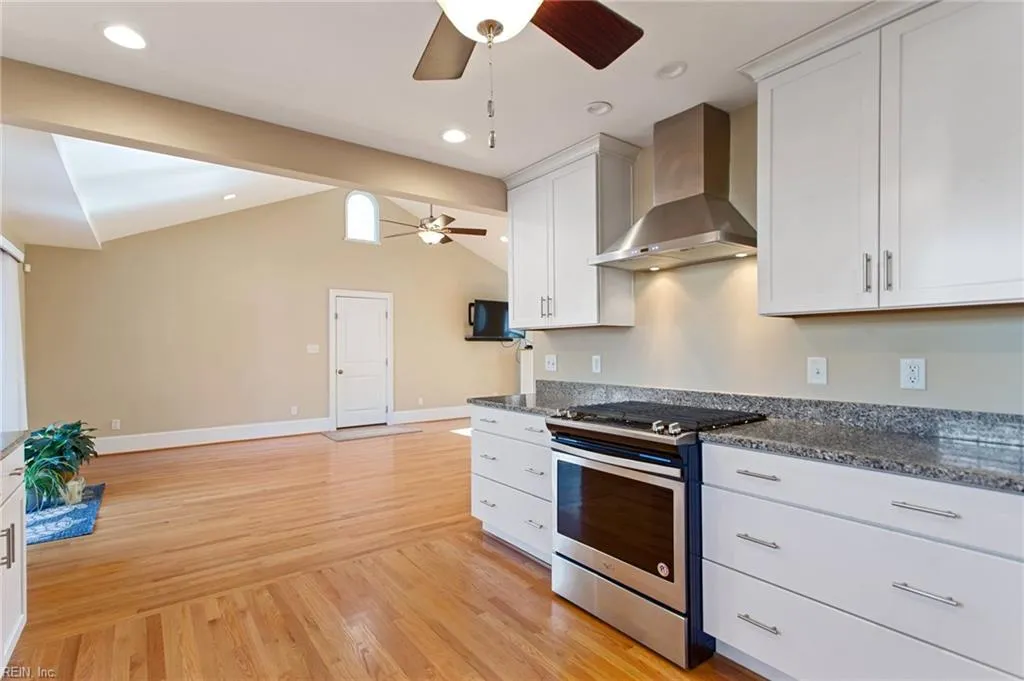 Virginia Beach, Virginia 23451, United States, 4 Bedrooms Bedrooms, ,3 BathroomsBathrooms,Residential,Pending,12274