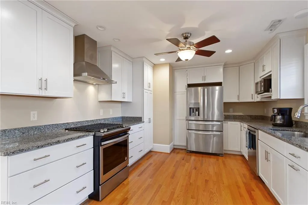 Virginia Beach, Virginia 23451, United States, 4 Bedrooms Bedrooms, ,3 BathroomsBathrooms,Residential,Pending,12274