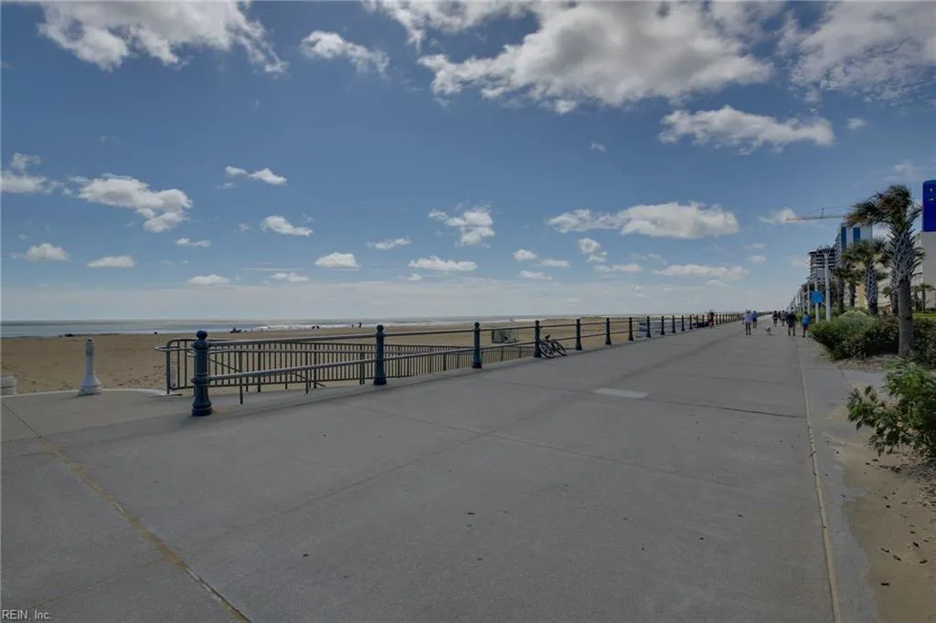 Virginia Beach, Virginia 23451, United States, 4 Bedrooms Bedrooms, ,3 BathroomsBathrooms,Residential,Pending,12274