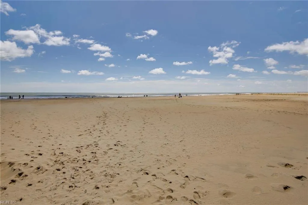 Virginia Beach, Virginia 23451, United States, 4 Bedrooms Bedrooms, ,3 BathroomsBathrooms,Residential,Pending,12274