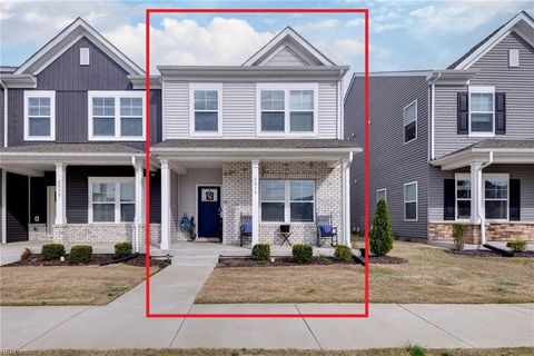 Photo of 2015 Melbourne Street, Newport News, VA 23608 (MLS # 10627220)