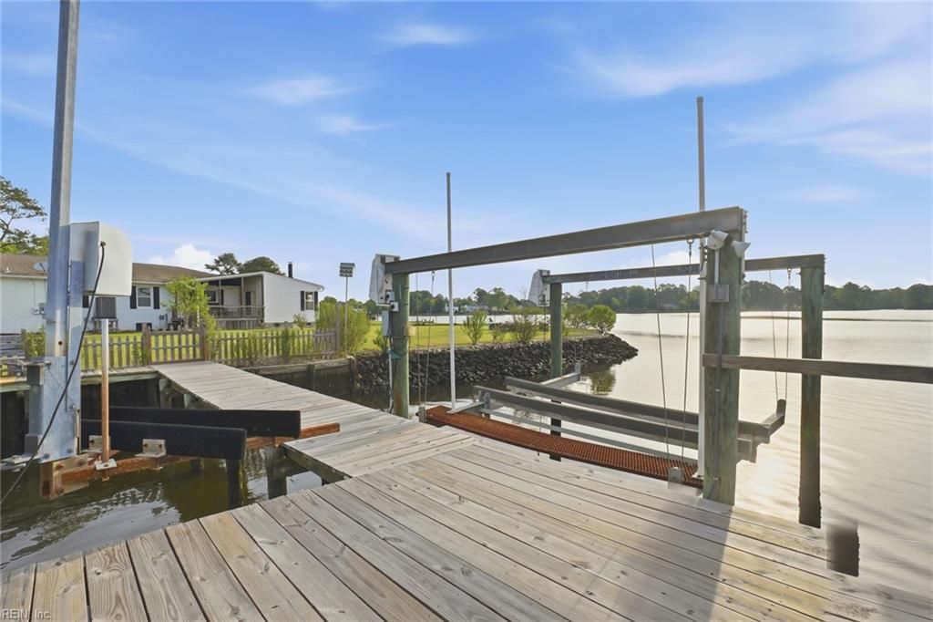 Photo of 801 Fontaine Avenue, Norfolk, VA 23502 (MLS # 10641039)