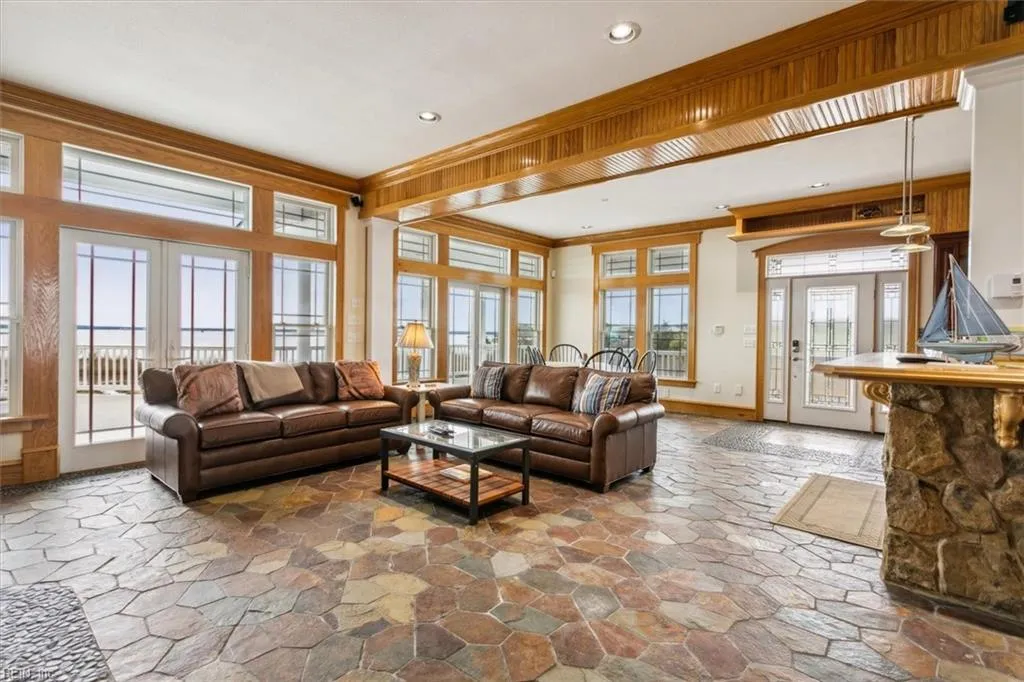 Hayes, Virginia 23072, United States, 5 Bedrooms Bedrooms, ,5 BathroomsBathrooms,Residential,Active,62347