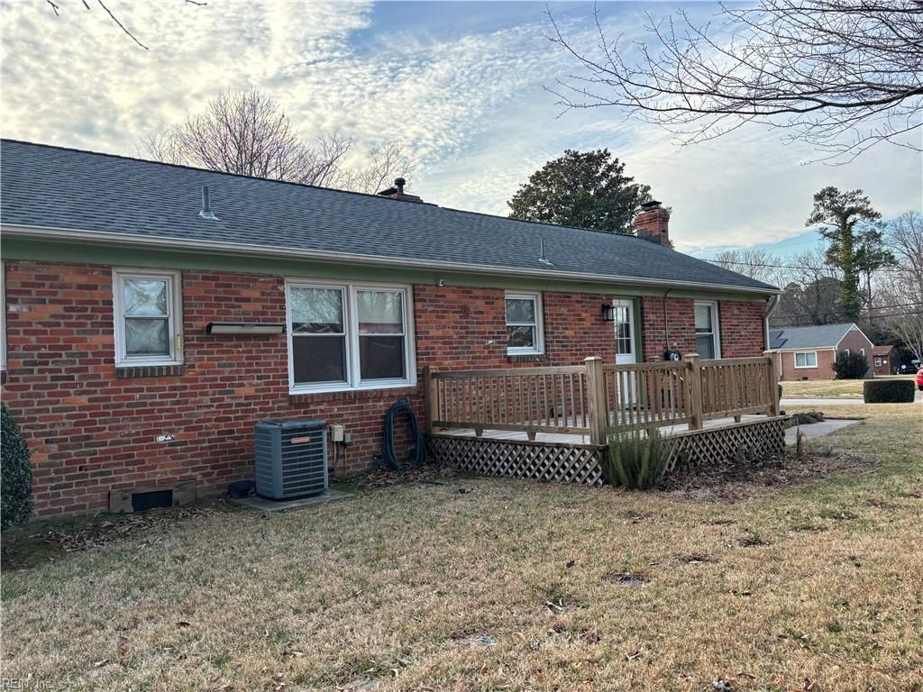 Photo of 526 Spinnaker Road, Newport News, VA 23602 (MLS # 10622921)