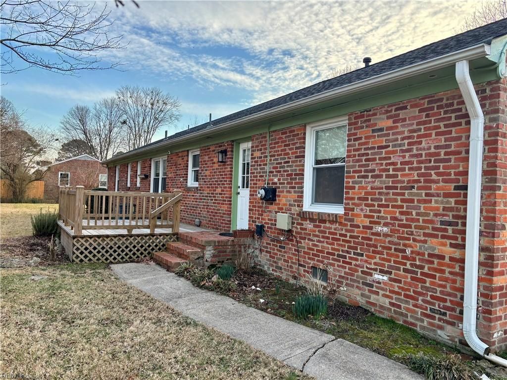 Photo of 526 Spinnaker Road, Newport News, VA 23602 (MLS # 10622921)