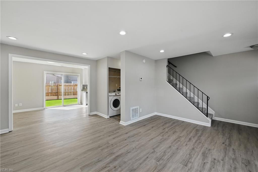 1521 Garland WAY
