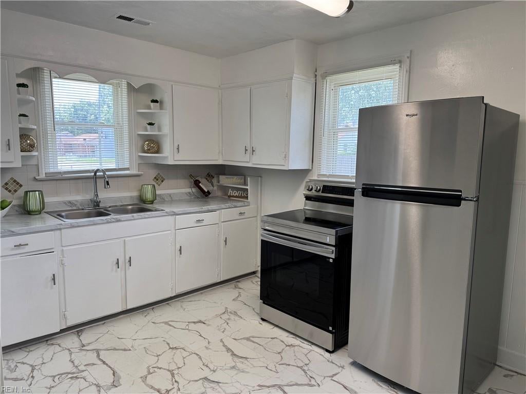 Photo of 2801 Mapleton Avenue, Norfolk, VA 23504 (MLS # 10642298)