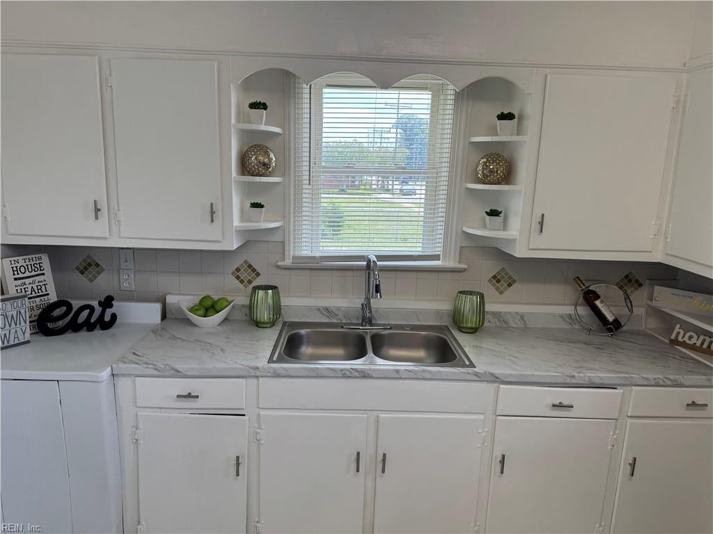 Photo of 2801 Mapleton Avenue, Norfolk, VA 23504 (MLS # 10642298)