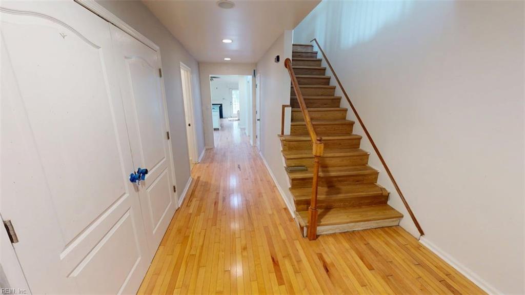 302 La Salle AVE