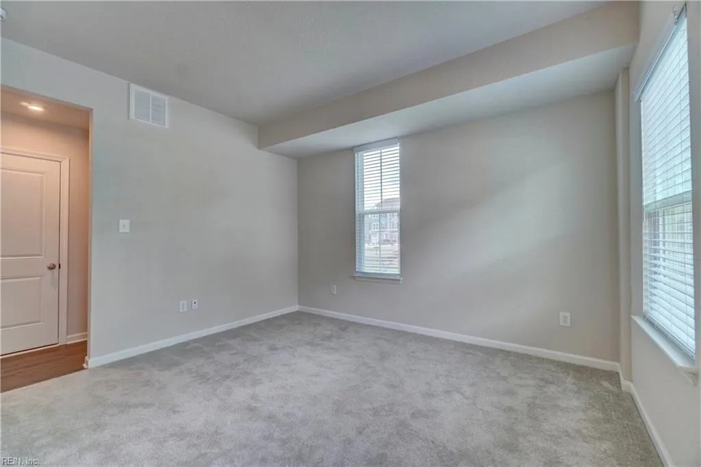 Portsmouth, Virginia 23701, United States, 2 Bedrooms Bedrooms, ,3 BathroomsBathrooms,Residential,Active,223583