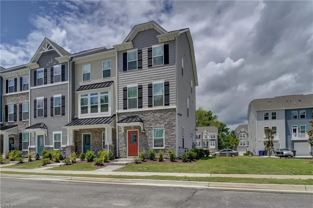 Portsmouth, Virginia 23701, United States, 2 Bedrooms Bedrooms, ,3 BathroomsBathrooms,Residential,Active,223583