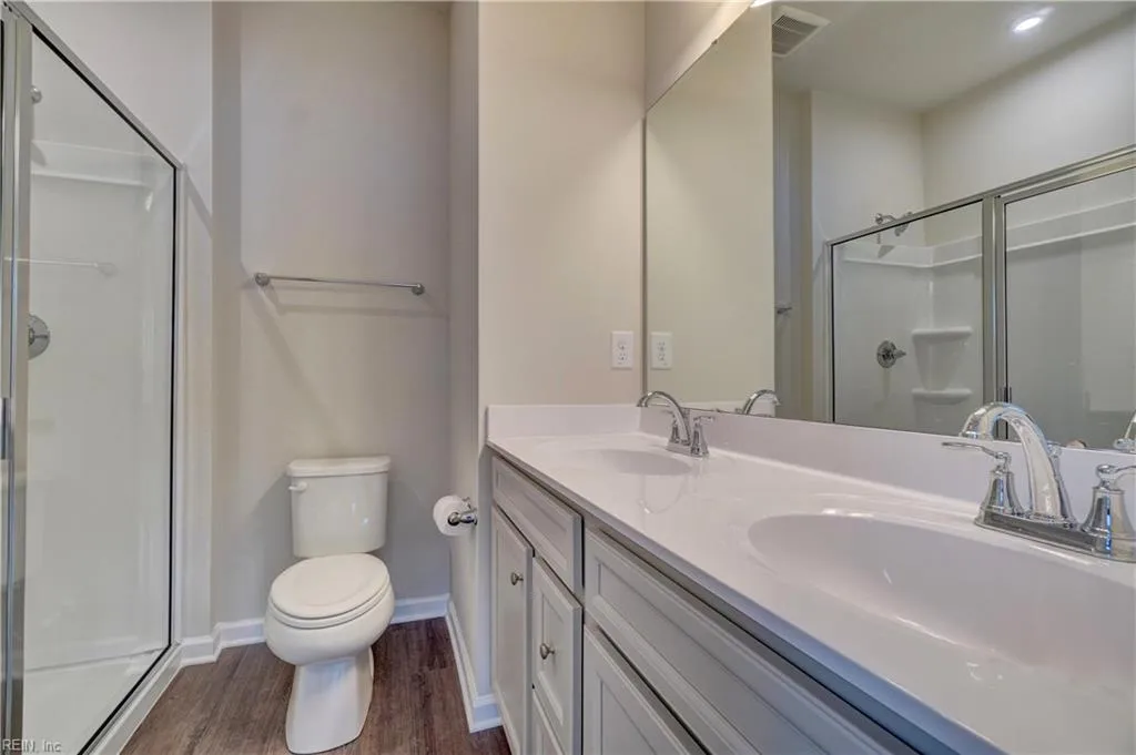 Portsmouth, Virginia 23701, United States, 2 Bedrooms Bedrooms, ,3 BathroomsBathrooms,Residential,Active,223583