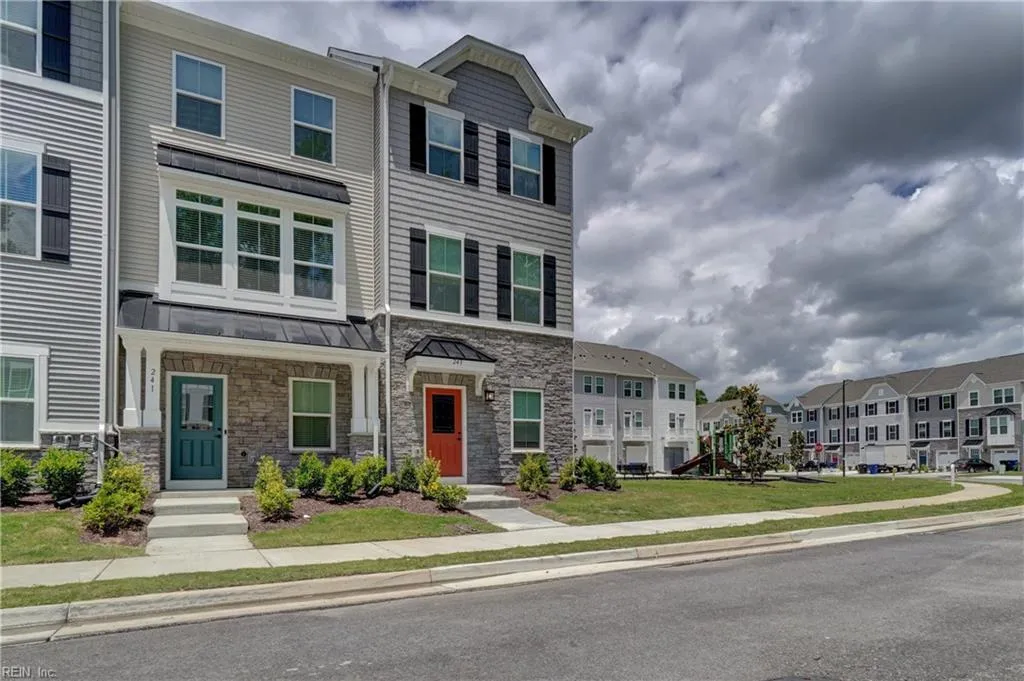 Portsmouth, Virginia 23701, United States, 2 Bedrooms Bedrooms, ,3 BathroomsBathrooms,Residential,Active,223583