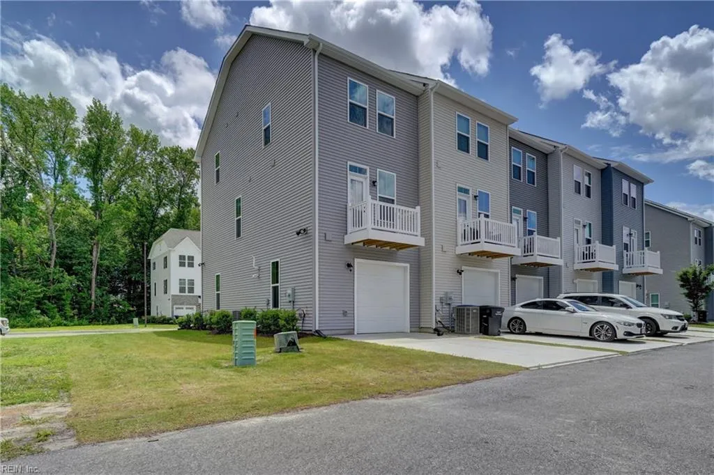 Portsmouth, Virginia 23701, United States, 2 Bedrooms Bedrooms, ,3 BathroomsBathrooms,Residential,Active,223583