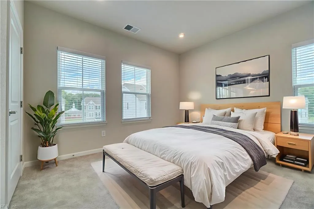 Portsmouth, Virginia 23701, United States, 2 Bedrooms Bedrooms, ,3 BathroomsBathrooms,Residential,Active,223583