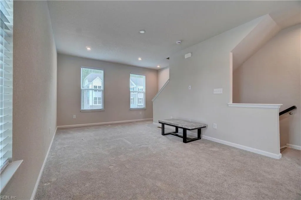 Portsmouth, Virginia 23701, United States, 2 Bedrooms Bedrooms, ,3 BathroomsBathrooms,Residential,Active,223583