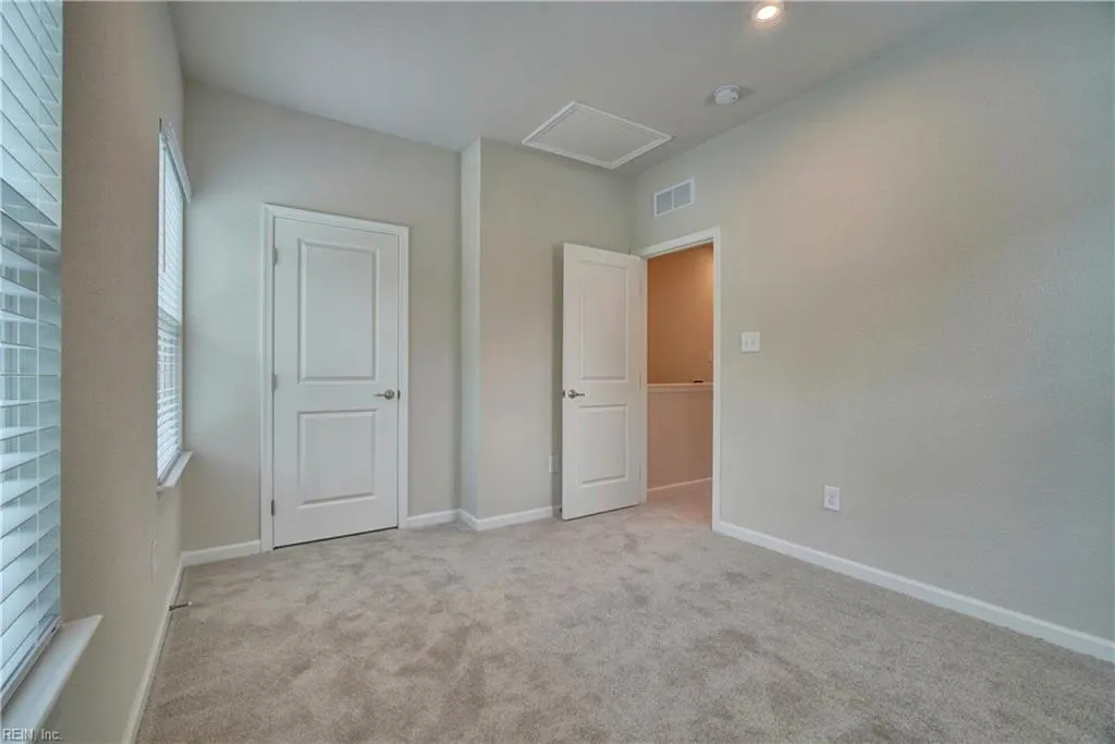 Portsmouth, Virginia 23701, United States, 2 Bedrooms Bedrooms, ,3 BathroomsBathrooms,Residential,Active,223583