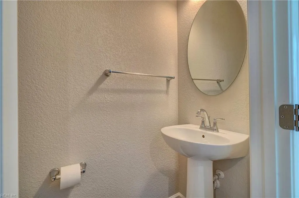 Portsmouth, Virginia 23701, United States, 2 Bedrooms Bedrooms, ,3 BathroomsBathrooms,Residential,Active,223583