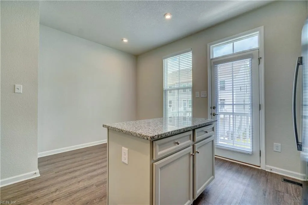 Portsmouth, Virginia 23701, United States, 2 Bedrooms Bedrooms, ,3 BathroomsBathrooms,Residential,Active,223583