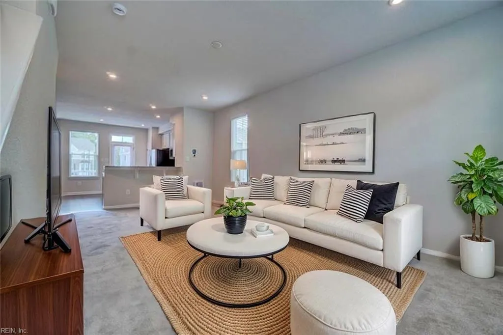 Portsmouth, Virginia 23701, United States, 2 Bedrooms Bedrooms, ,3 BathroomsBathrooms,Residential,Active,223583