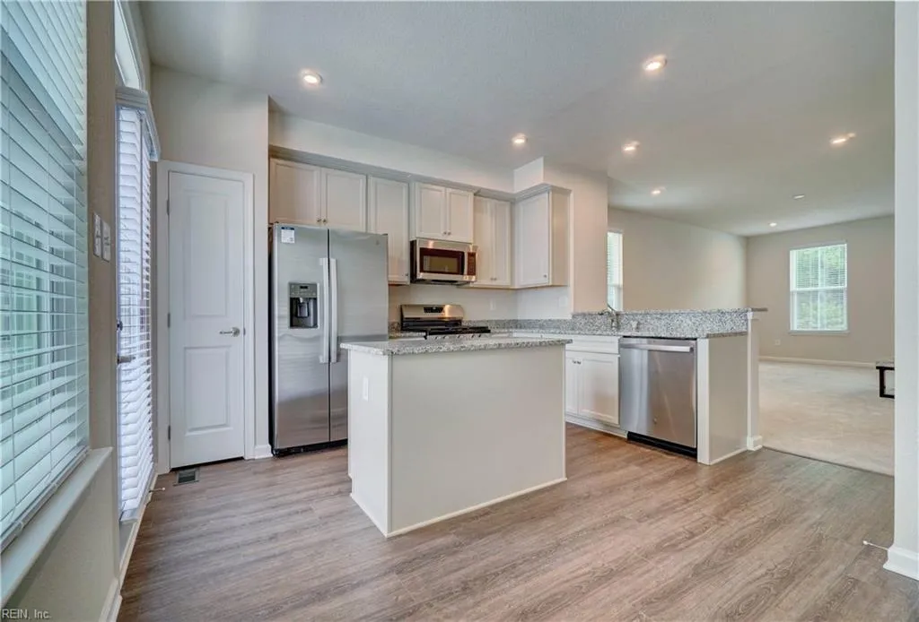 Portsmouth, Virginia 23701, United States, 2 Bedrooms Bedrooms, ,3 BathroomsBathrooms,Residential,Active,223583