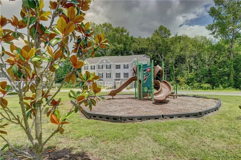 Portsmouth, Virginia 23701, United States, 2 Bedrooms Bedrooms, ,3 BathroomsBathrooms,Residential,Active,223583