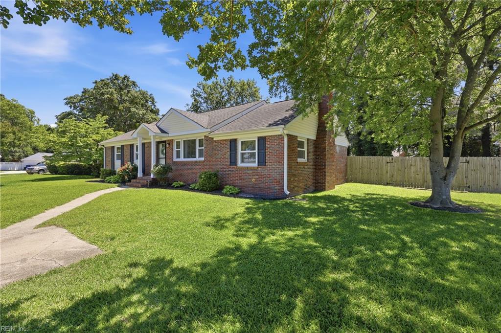 Photo of 3733 Linnet Lane, Portsmouth, VA 23703 (MLS # 10638750)