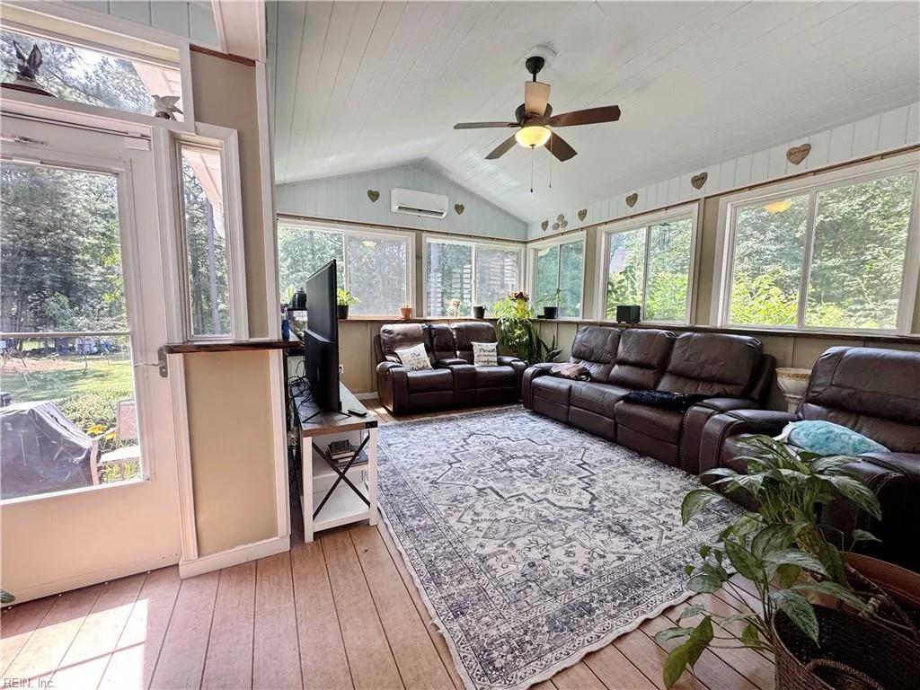 Hallieford, Virginia 23068, United States, 4 Bedrooms Bedrooms, ,3 BathroomsBathrooms,Residential,Active,152141