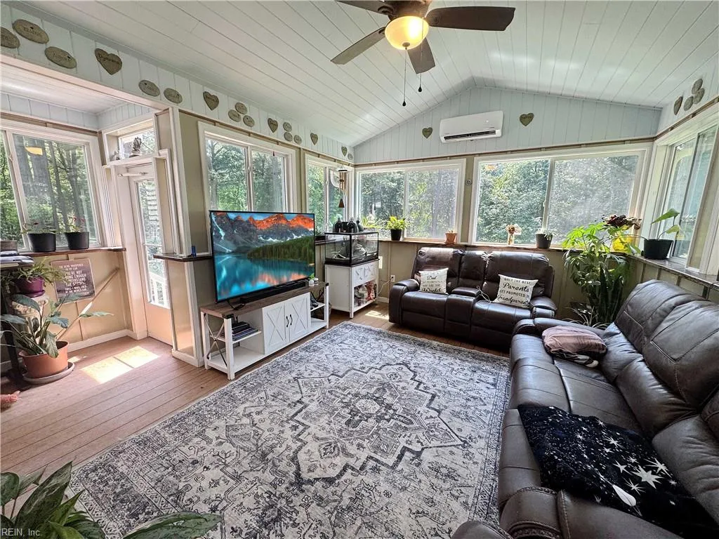 Hallieford, Virginia 23068, United States, 4 Bedrooms Bedrooms, ,3 BathroomsBathrooms,Residential,Active,152141