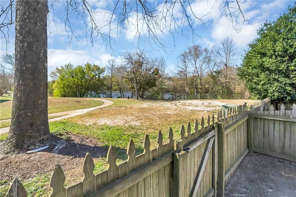 Chesapeake, Virginia 23320, United States, 2 Bedrooms Bedrooms, ,2 BathroomsBathrooms,Residential,Active,97469