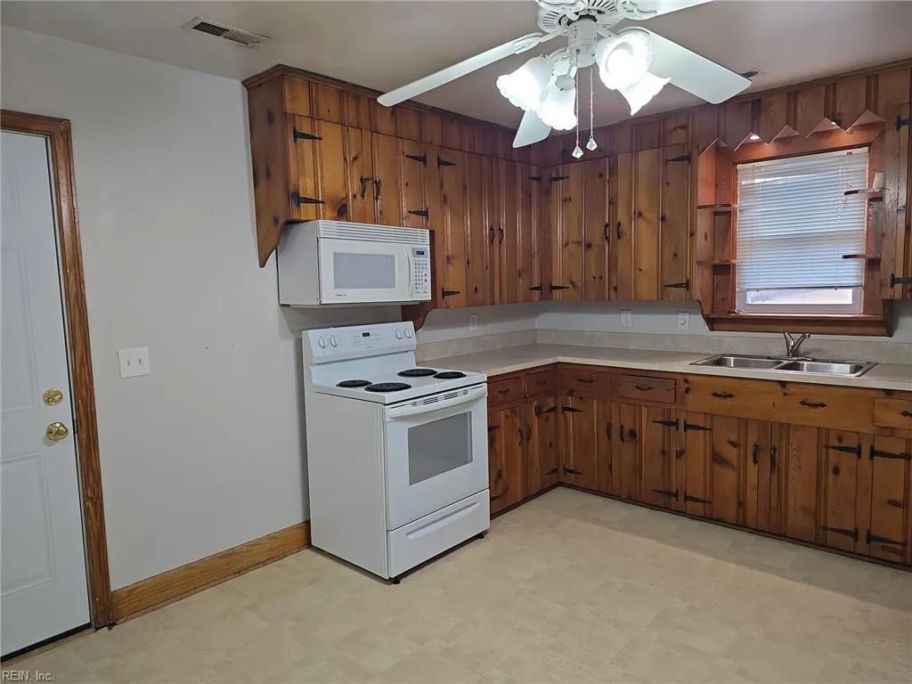 Chesapeake, Virginia 23325, United States, 2 Bedrooms Bedrooms, ,1 BathroomBathrooms,Residential,Pending,4807