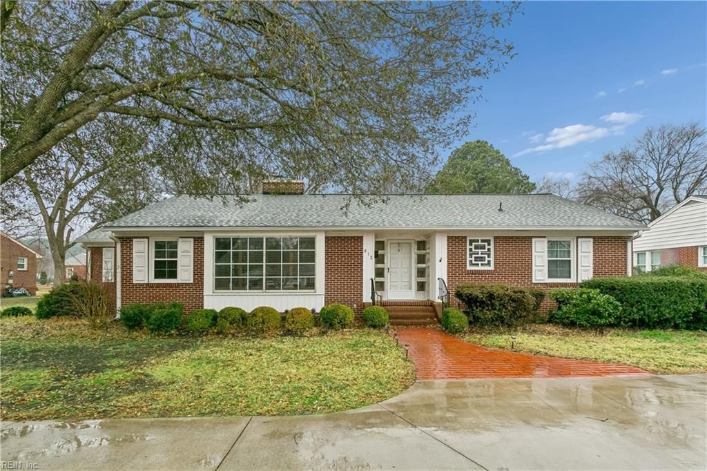 Photo of 812 Poquoson Avenue, Poquoson, VA 23662 (MLS # 10622641)