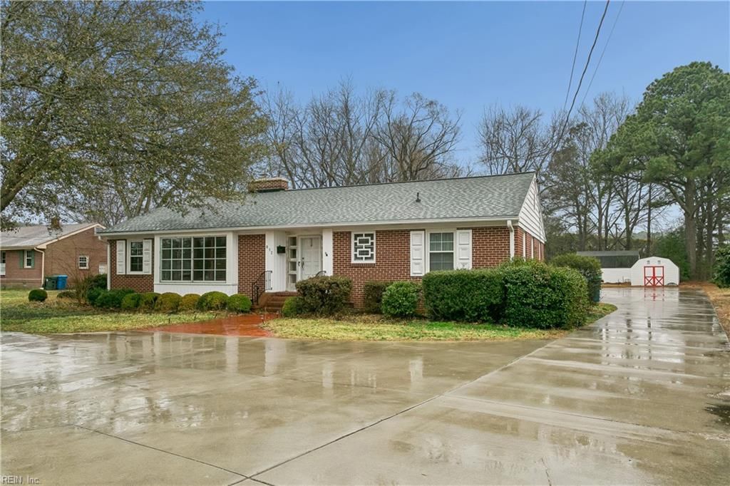 Photo of 812 Poquoson Avenue, Poquoson, VA 23662 (MLS # 10622641)