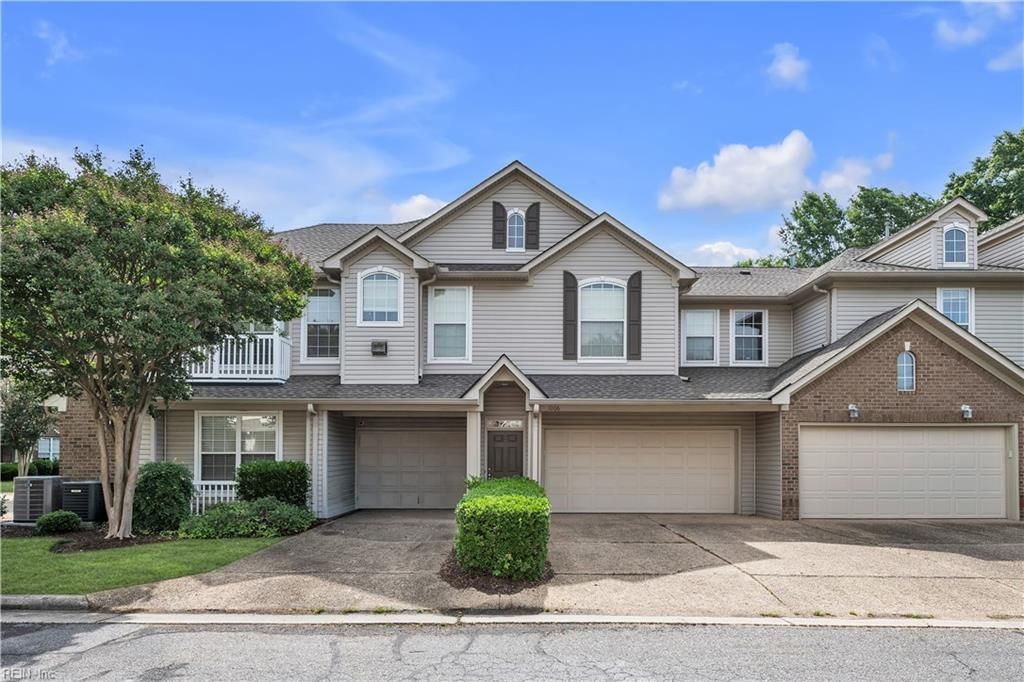 Photo of 1006 Grand Oak Lane, Virginia Beach, VA 23455 (MLS # 10637027)